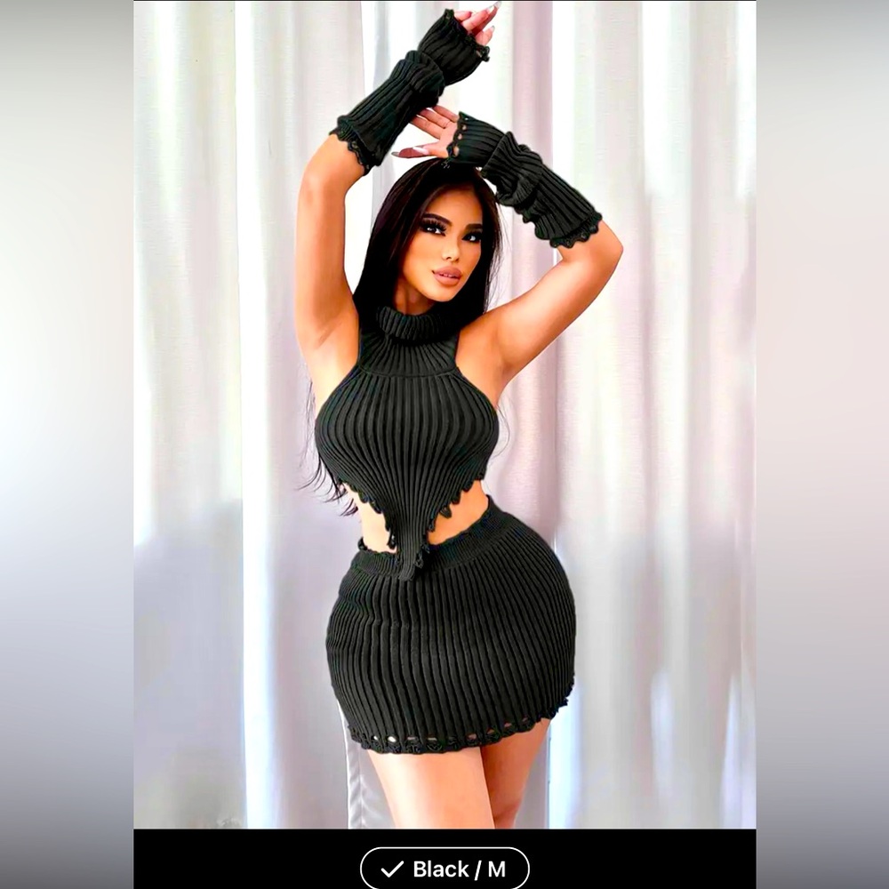 3pcset Black knitted halter neck top, skirt with matching sleeve's